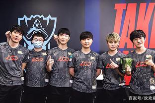 杜兰特连续得分，全队士气高涨